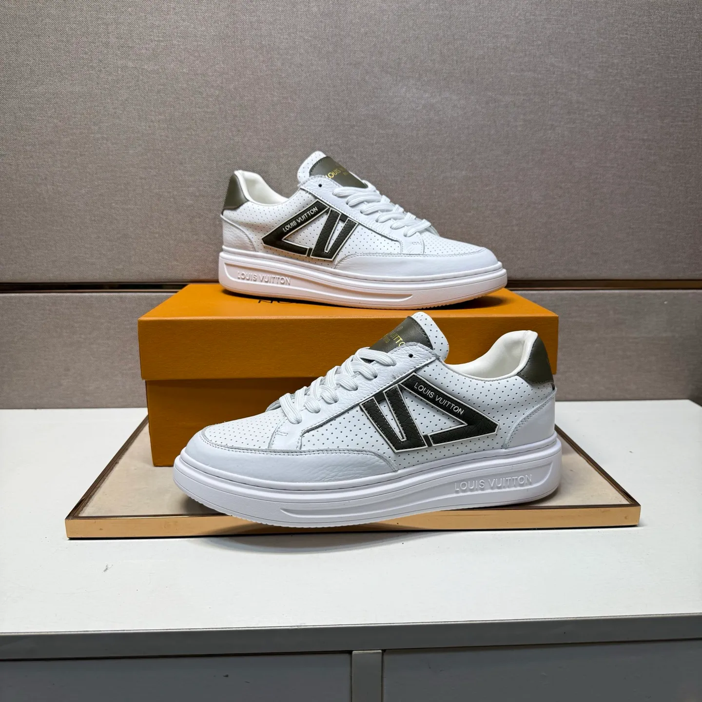 ⬛️Men's shoes 💰p420 [LV～] Men's casual shoes 2025z cabinet sales simultaneously 🔶Size: 38-44 #️⃣ 🔷6 colors🔜The upper is made of multi-material splicing ➕Genuine leather lining, comfortable and breathable, sole: original comfortable and wear-resistant outsole, ⚠️Real thing📱Photographed🎬The real thing is better📢📢📢